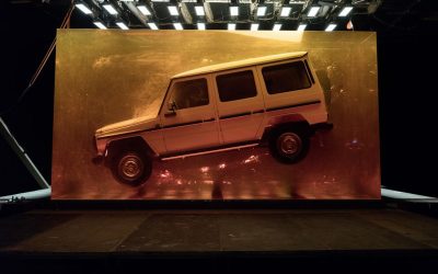 Мерцедес запечата G-class в 50 тона епоксидна смола